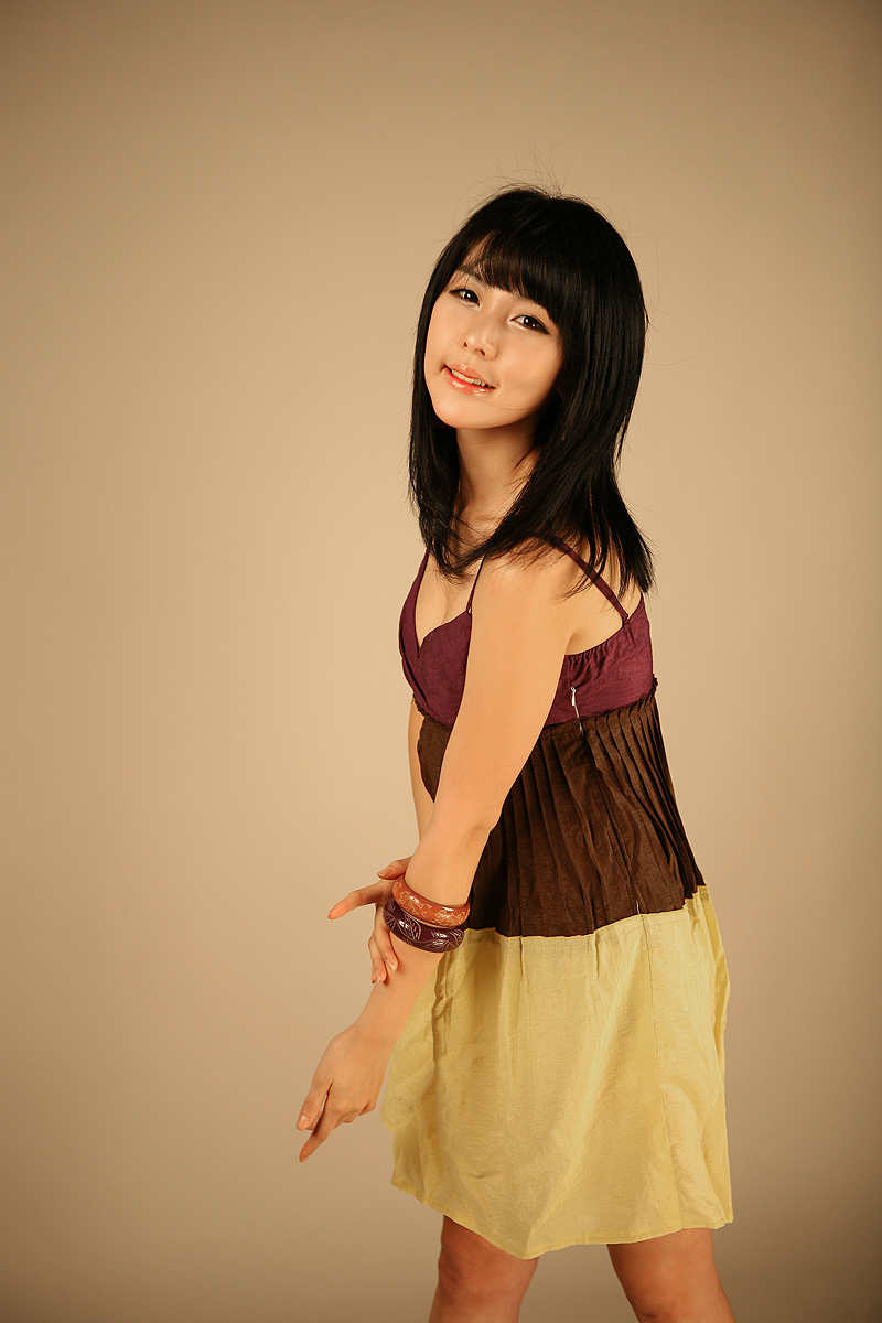 [网络收集] 2013.08.05 韩国车模李智友--棚拍